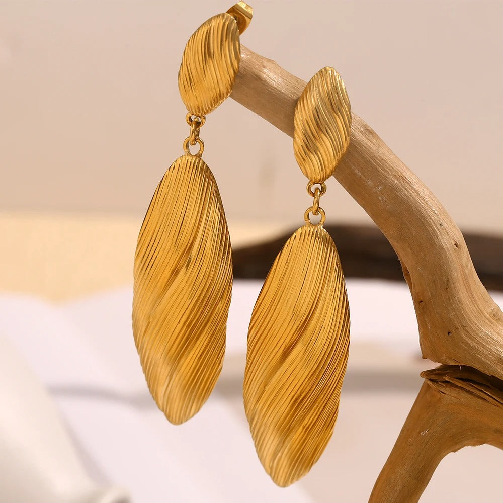 E.B.belle Vintage Feather Texture Earrings