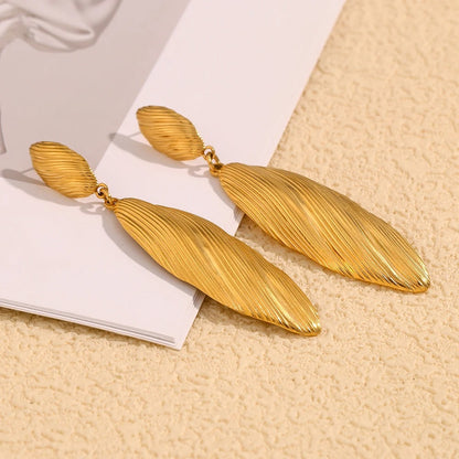 E.B.belle Vintage Feather Texture Earrings