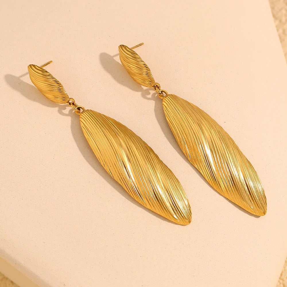 E.B.belle Vintage Feather Texture Earrings